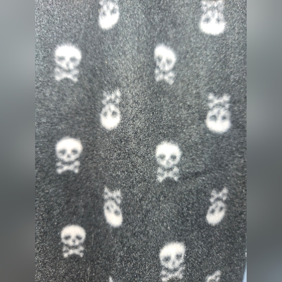 Hot Kiss Women's M Cropped Fleece Skull Joggers - Picture 2 of 11